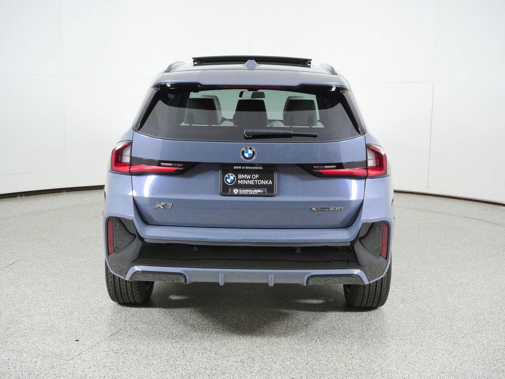 Thumbnail: 2026 BMW X1 - 10