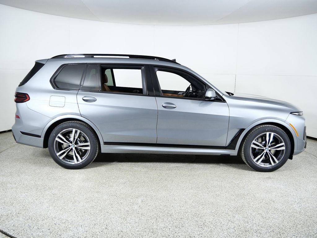 Thumbnail: 2026 BMW X7 - 10