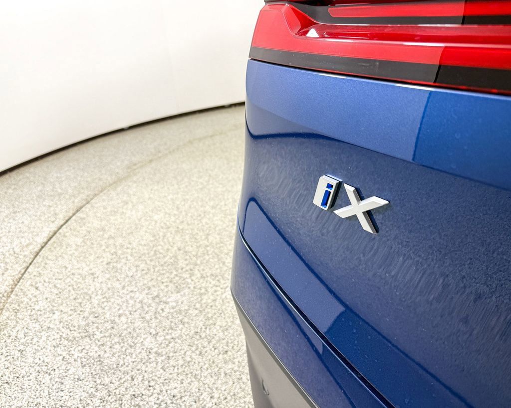 Thumbnail: 2025 BMW iX - 15