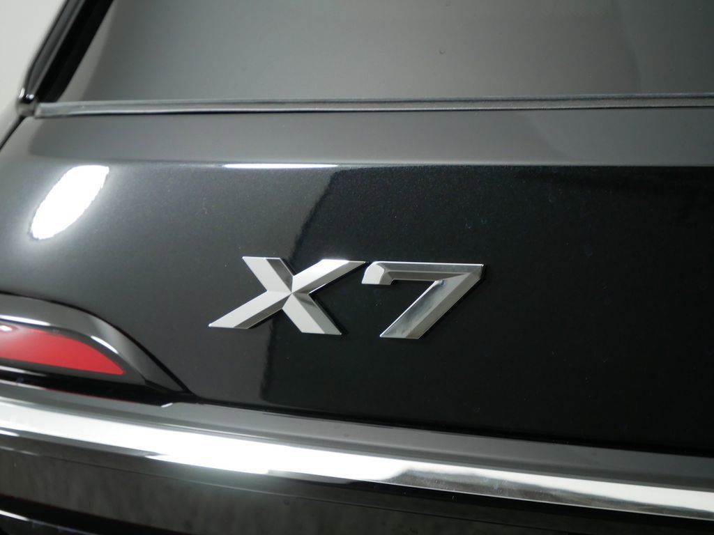 Thumbnail: 2026 BMW X7 - 14