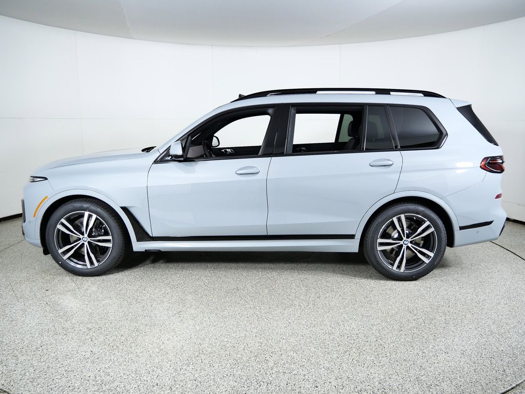Thumbnail: 2026 BMW X7 - 15