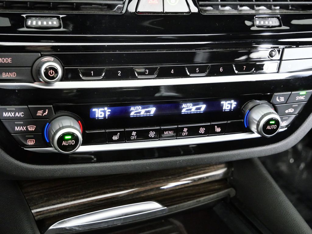 Thumbnail: 2022 BMW 5 Series - 44