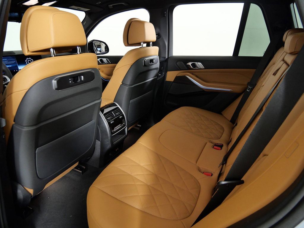 Thumbnail: 2026 BMW X5 - 32