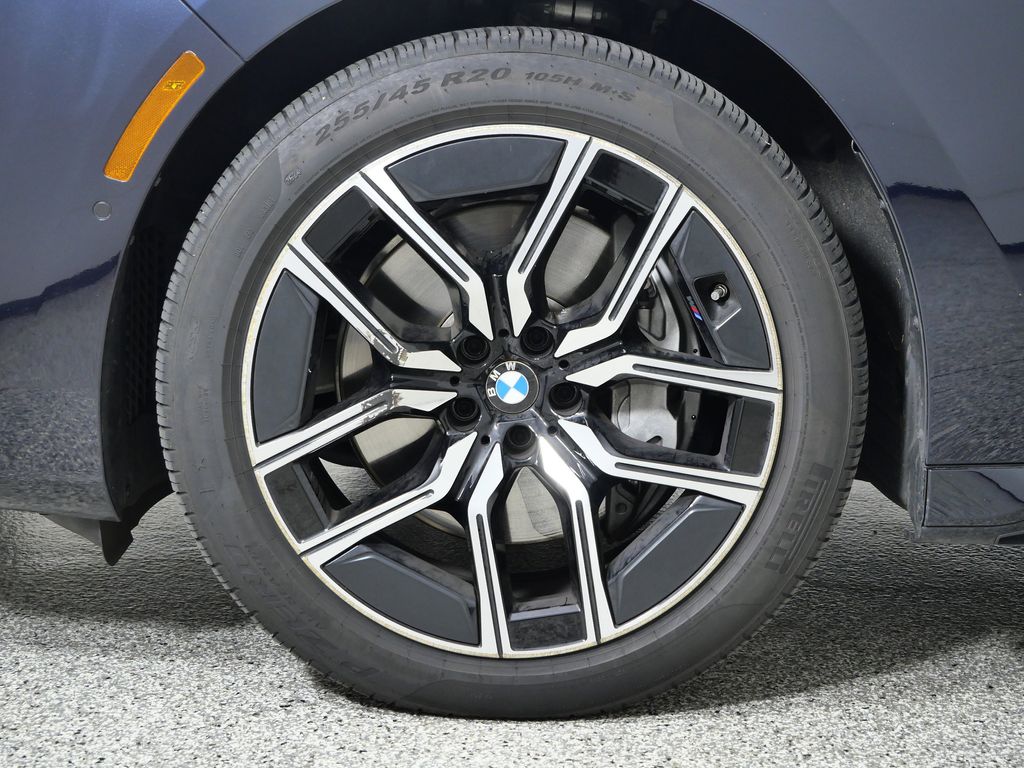 Thumbnail: 2025 BMW 7 Series - 18