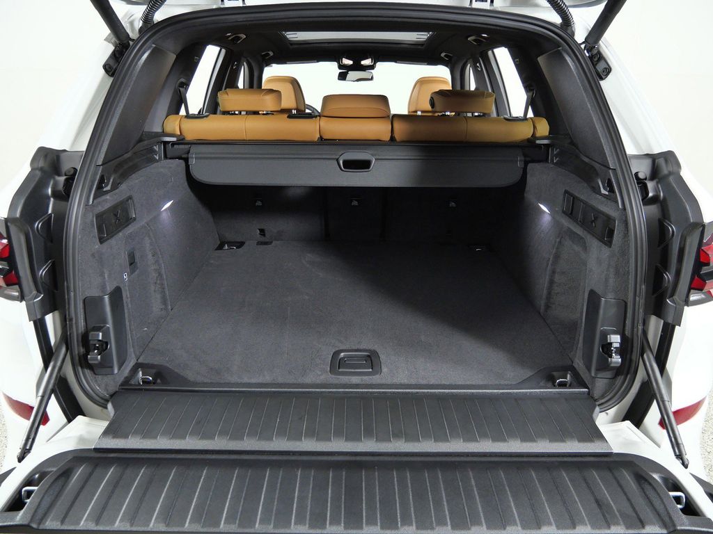 Thumbnail: 2026 BMW X5 - 28