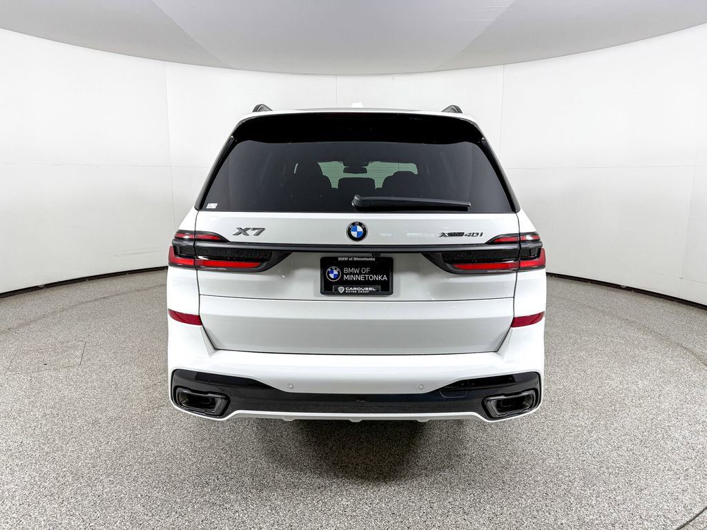 Thumbnail: 2026 BMW X7 - 14