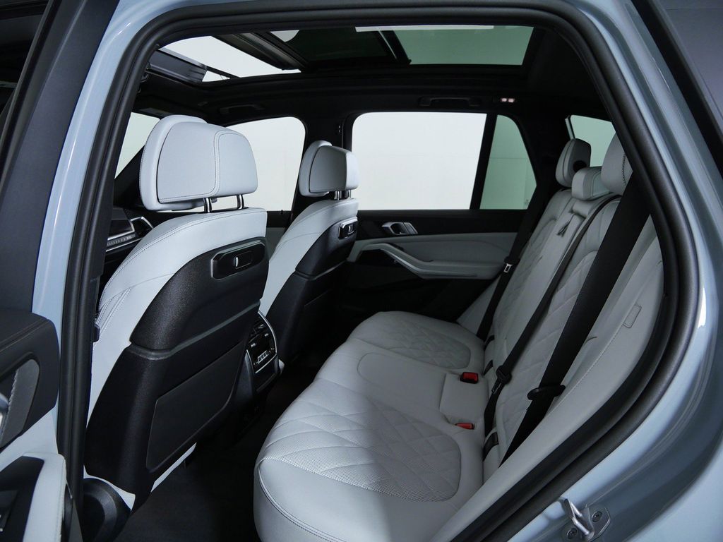 Thumbnail: 2026 BMW X5 - 28