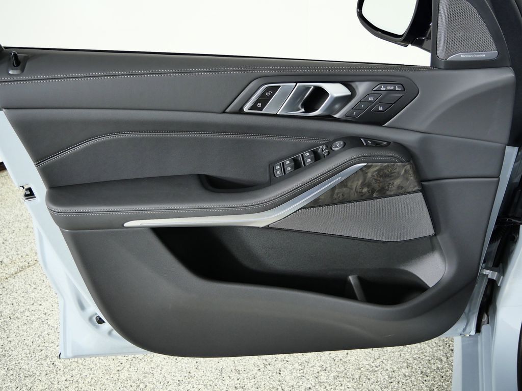 Thumbnail: 2026 BMW X7 - 34