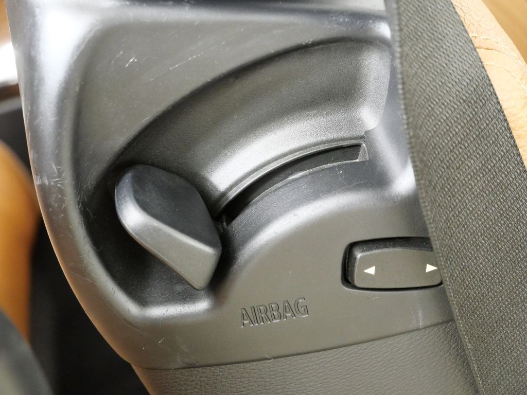 Thumbnail: 2011 BMW 3 Series - 23