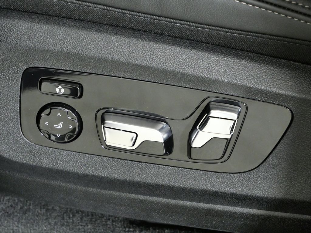 Thumbnail: 2026 BMW X7 - 39