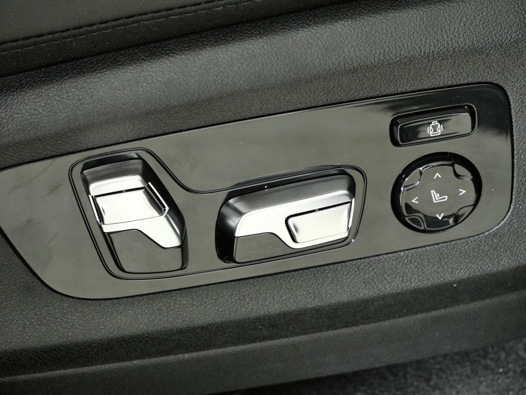 Thumbnail: 2026 BMW X7 - 24