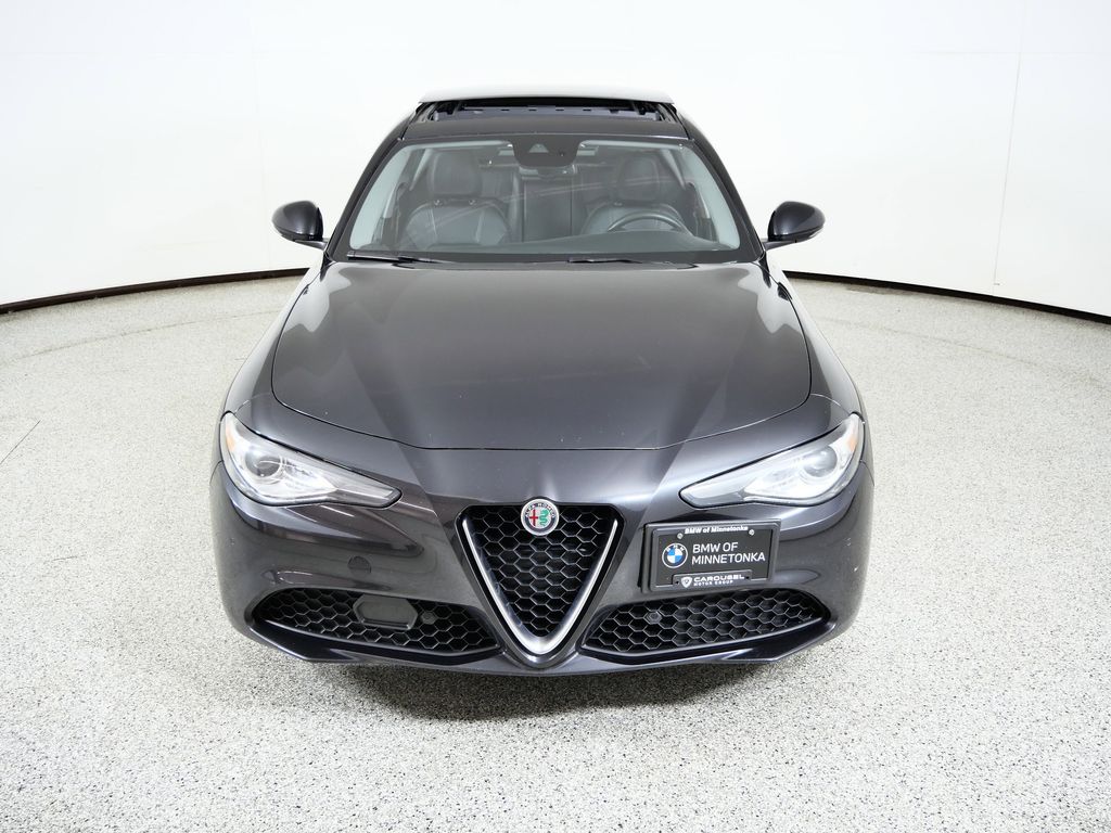 Thumbnail: 2017 Alfa Romeo Giulia - 17