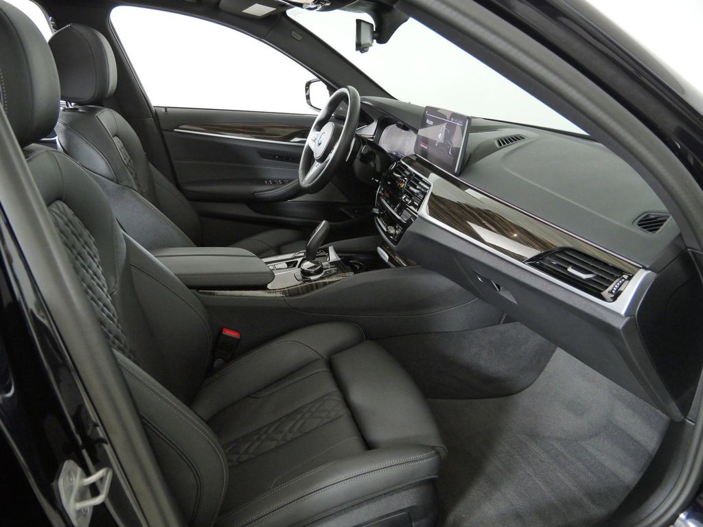 Thumbnail: 2023 BMW 5 Series - 24
