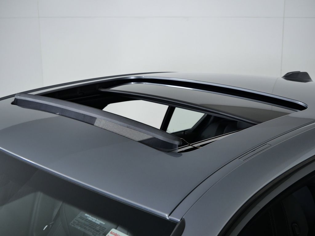 Thumbnail: 2026 BMW 3 Series - 18