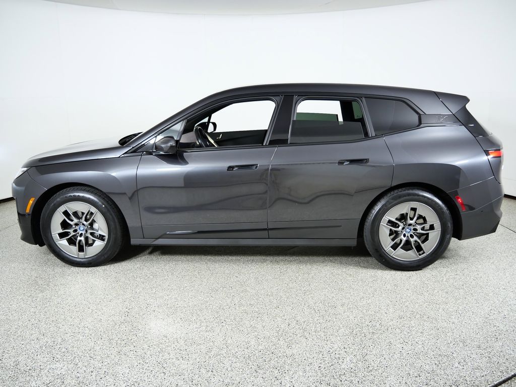 Thumbnail: 2022 BMW iX - 18