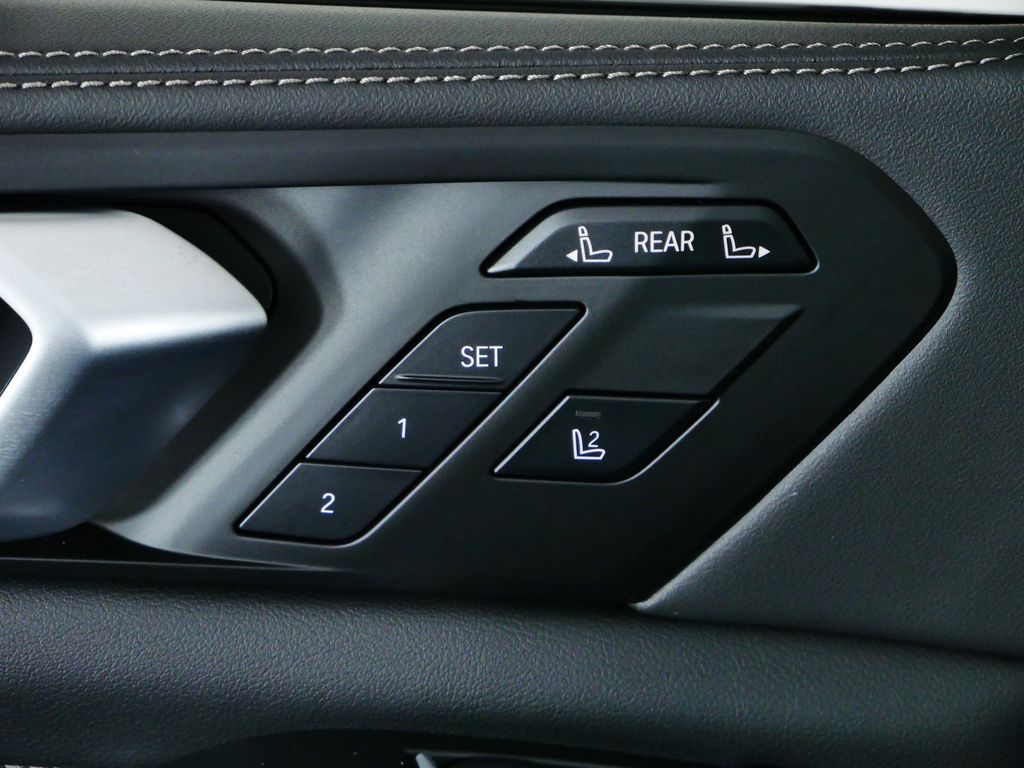 Thumbnail: 2026 BMW X7 - 36