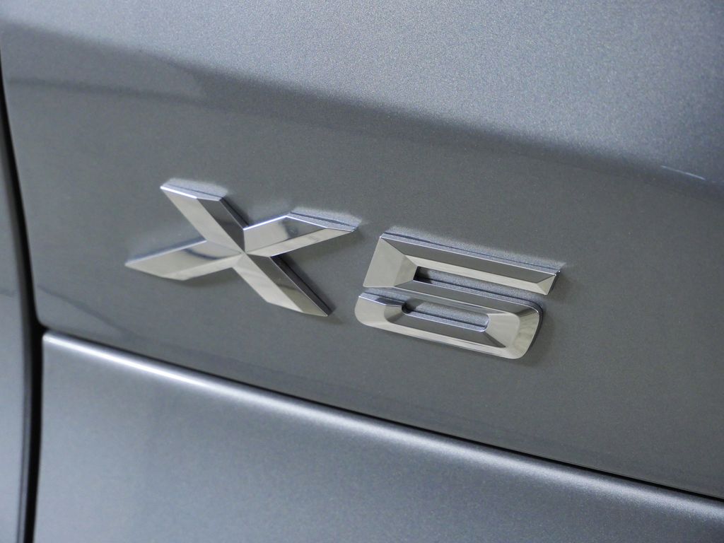 Thumbnail: 2026 BMW X5 - 13