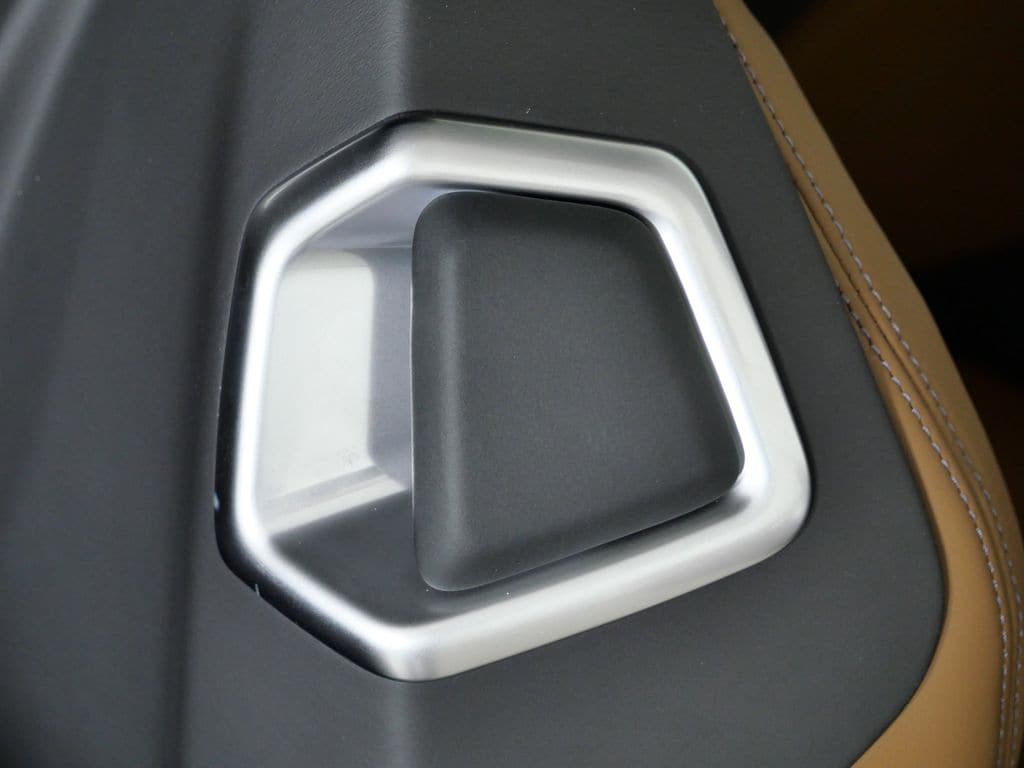 Thumbnail: 2025 BMW M8 - 24