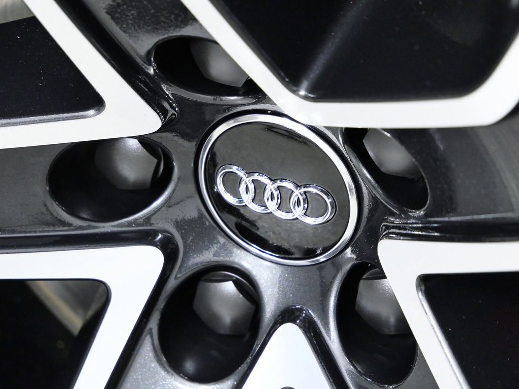 Thumbnail: 2020 Audi Q8 - 5