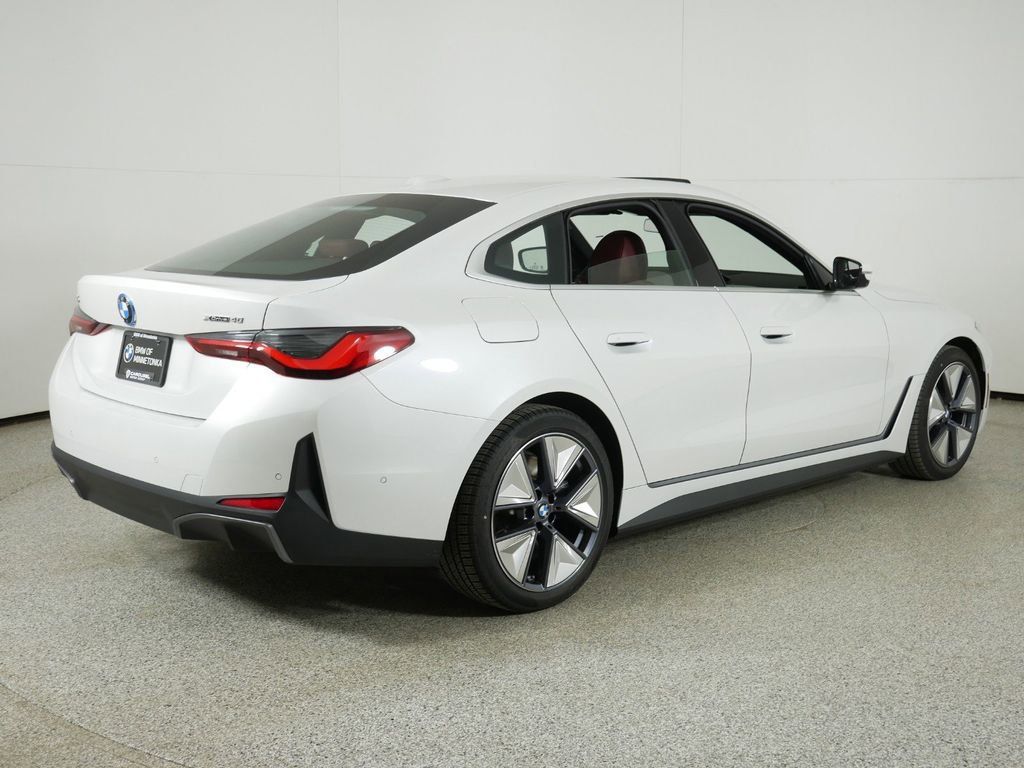 Thumbnail: 2025 BMW i4 - 10