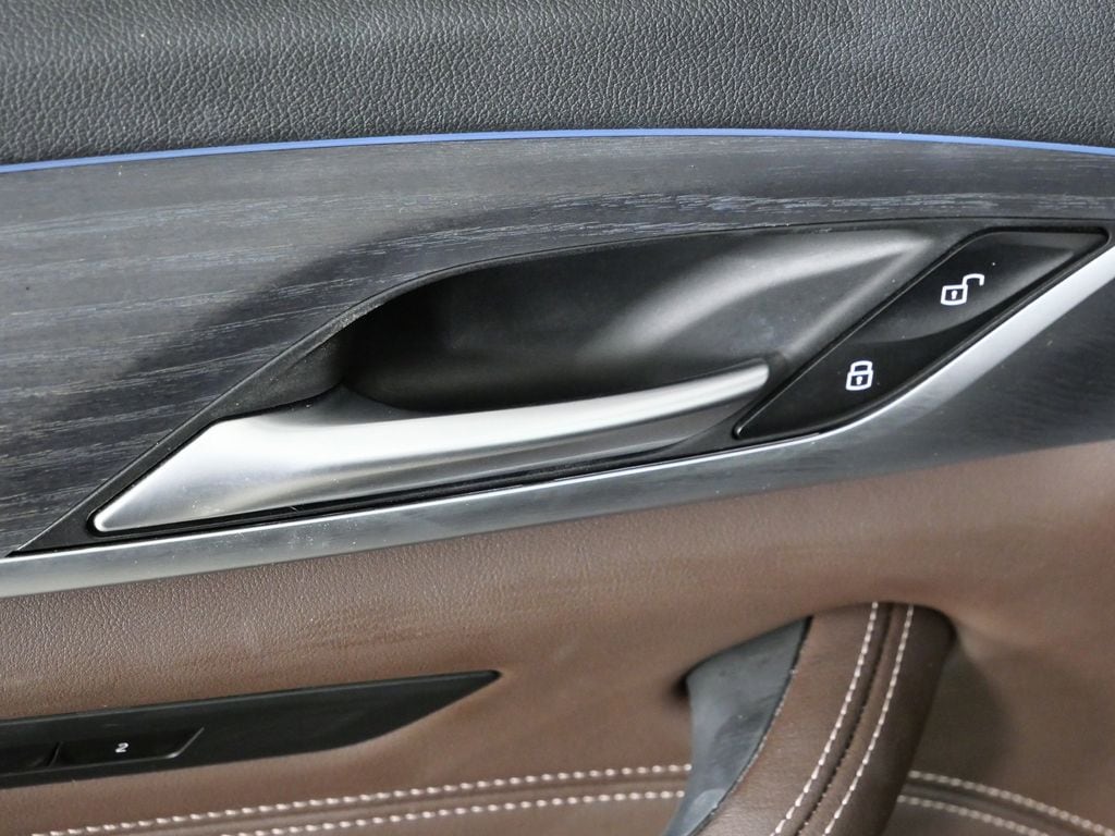 Thumbnail: 2023 BMW 5 Series - 41