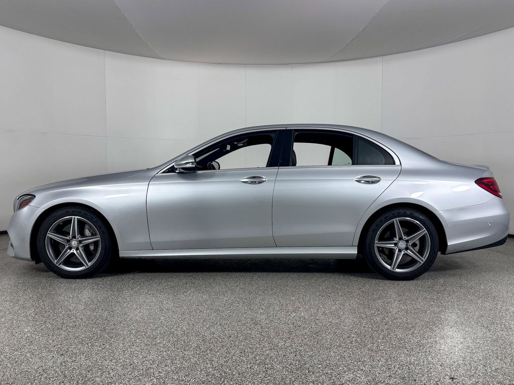 Thumbnail: 2017 Mercedes-Benz E-Class - 6