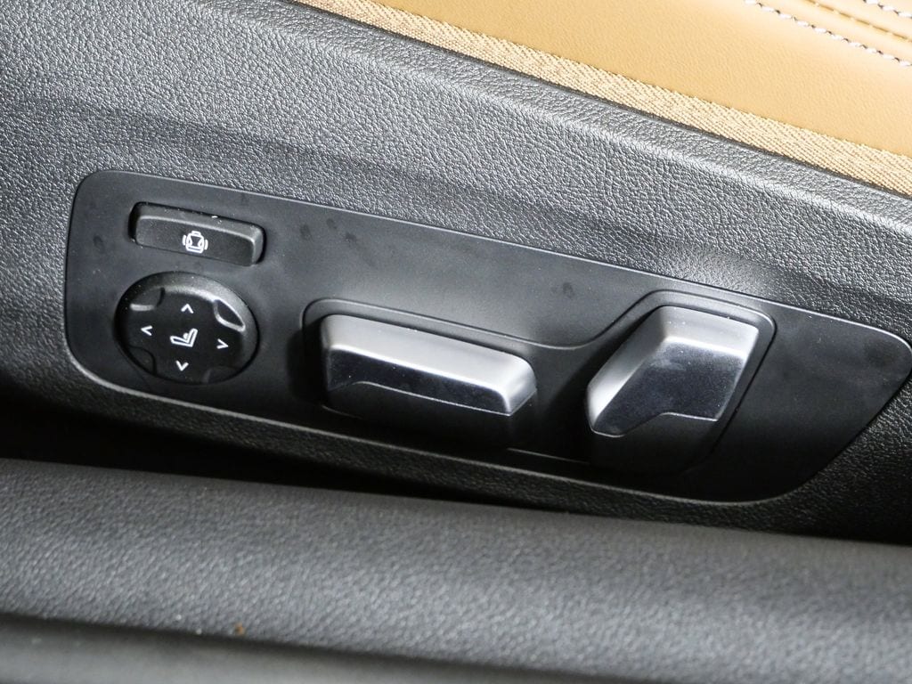 Thumbnail: 2025 BMW M8 - 35