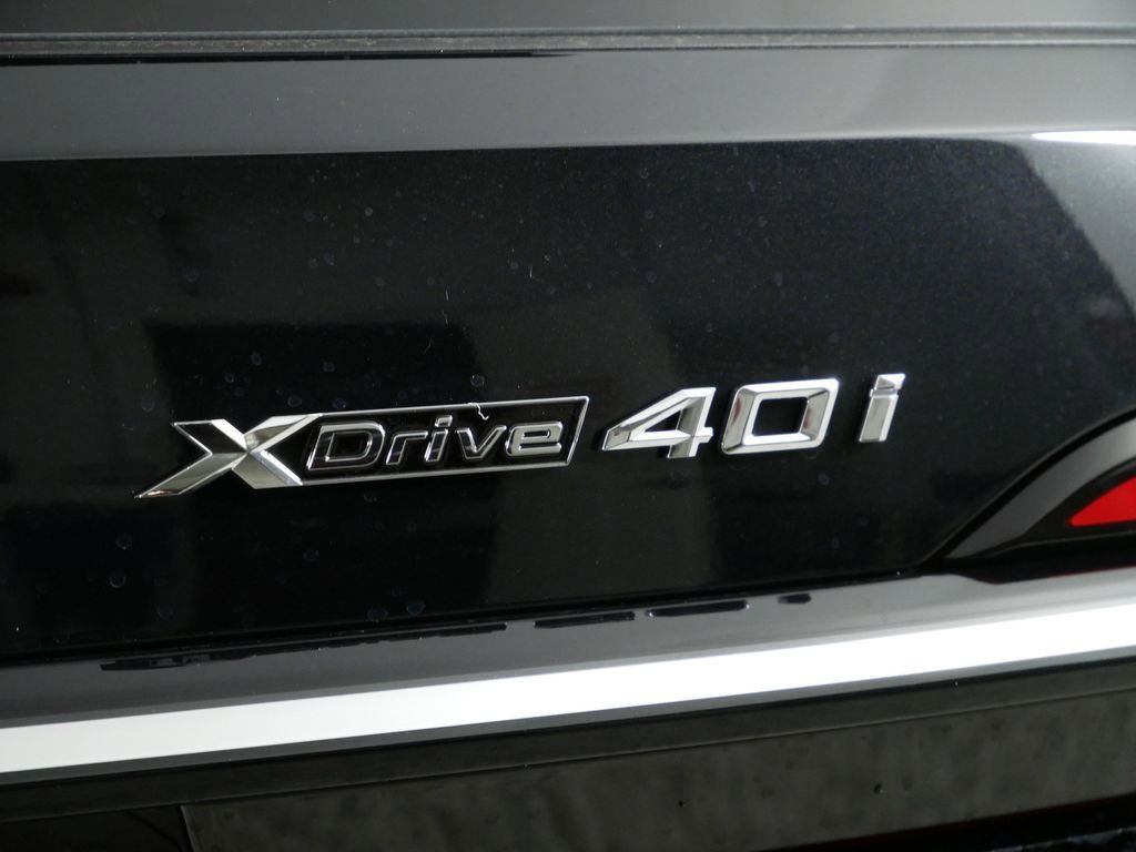 Thumbnail: 2026 BMW X7 - 13