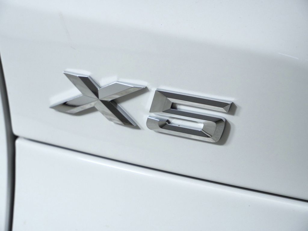 Thumbnail: 2026 BMW X5 - 13