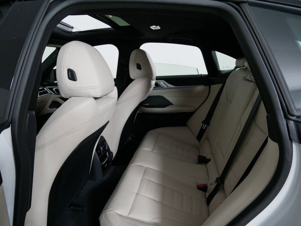 Thumbnail: 2025 BMW i4 - 33