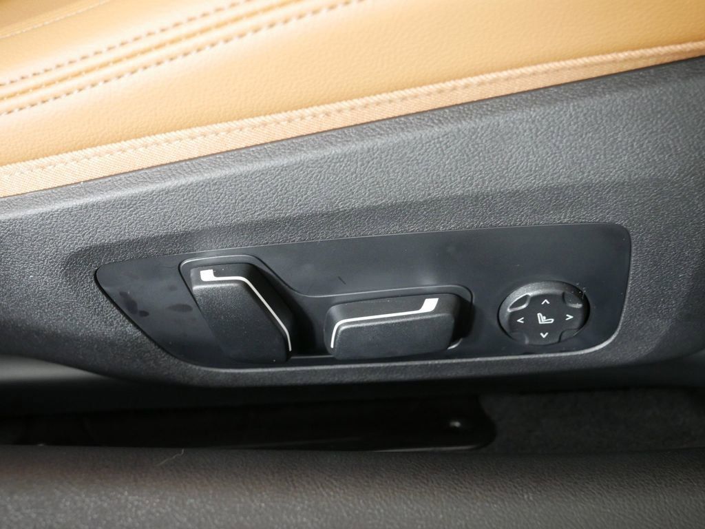 Thumbnail: 2025 BMW 4 Series - 24