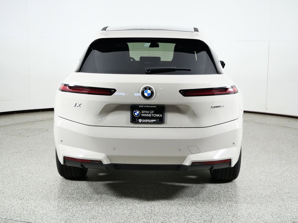 Thumbnail: 2026 BMW iX - 10