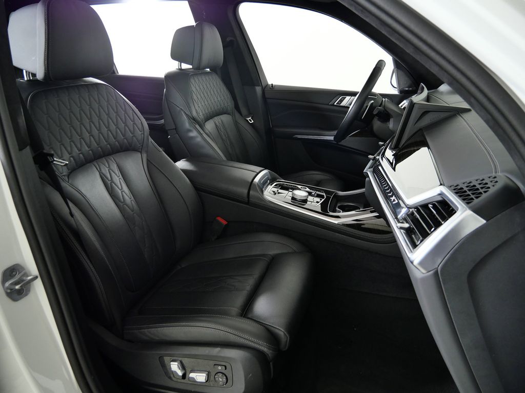 Thumbnail: 2024 BMW X7 - 26