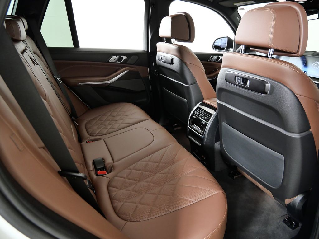 Thumbnail: 2026 BMW X5 - 25