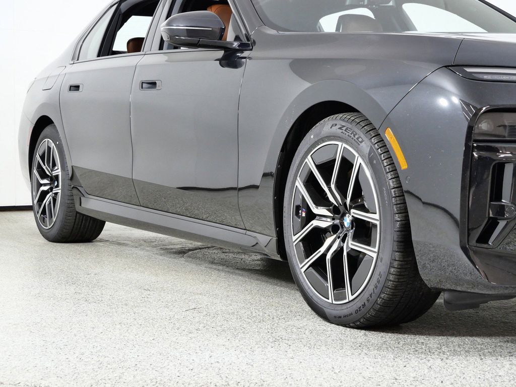 Thumbnail: 2026 BMW 7 Series - 6