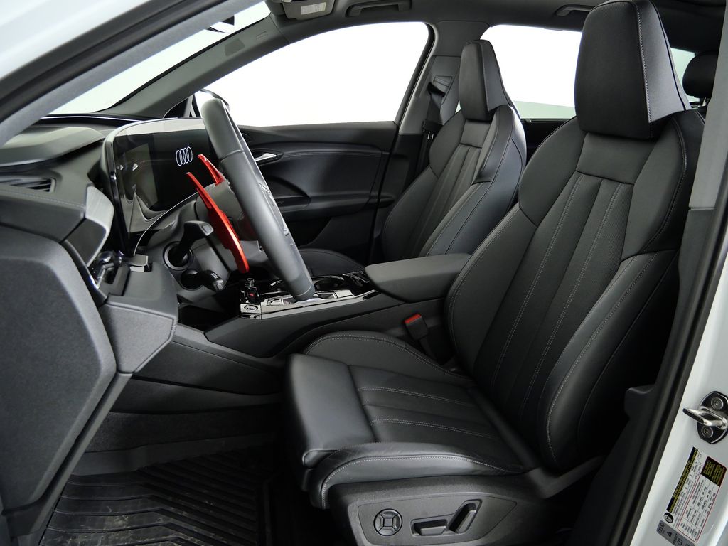 Thumbnail: 2025 Audi Q6 e-tron - 34