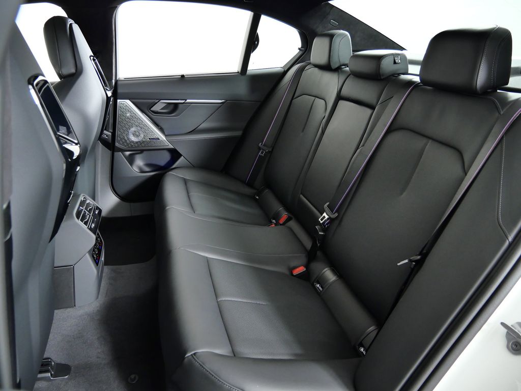 Thumbnail: 2026 BMW M5 - 32