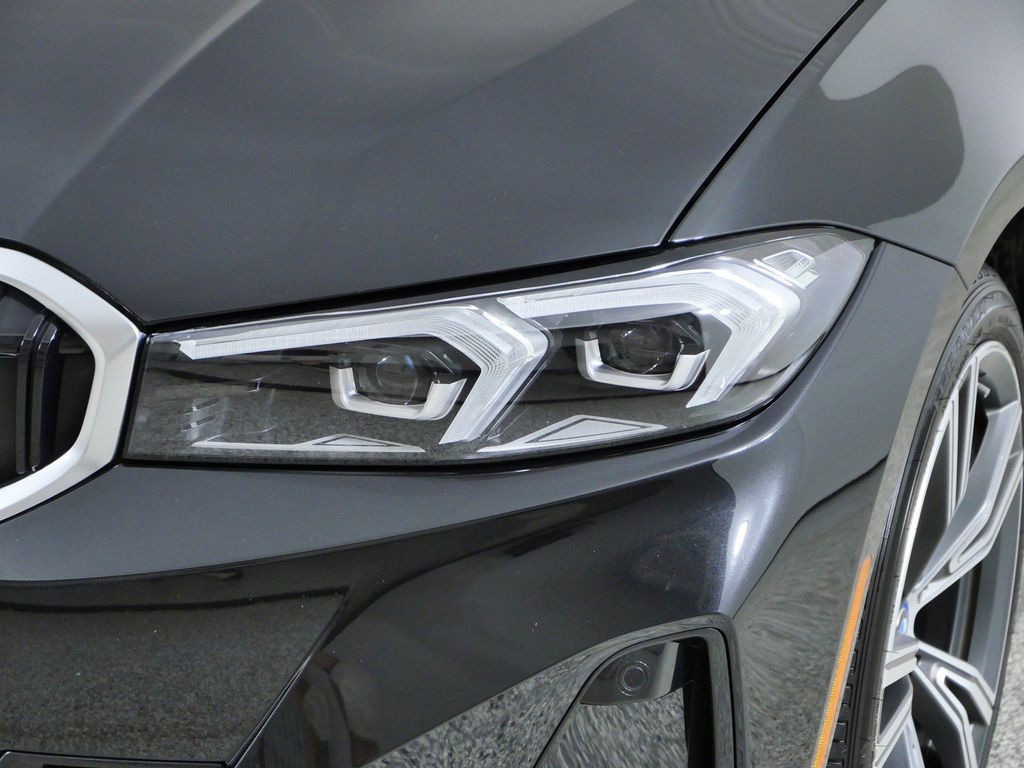 Thumbnail: 2023 BMW 3 Series - 3