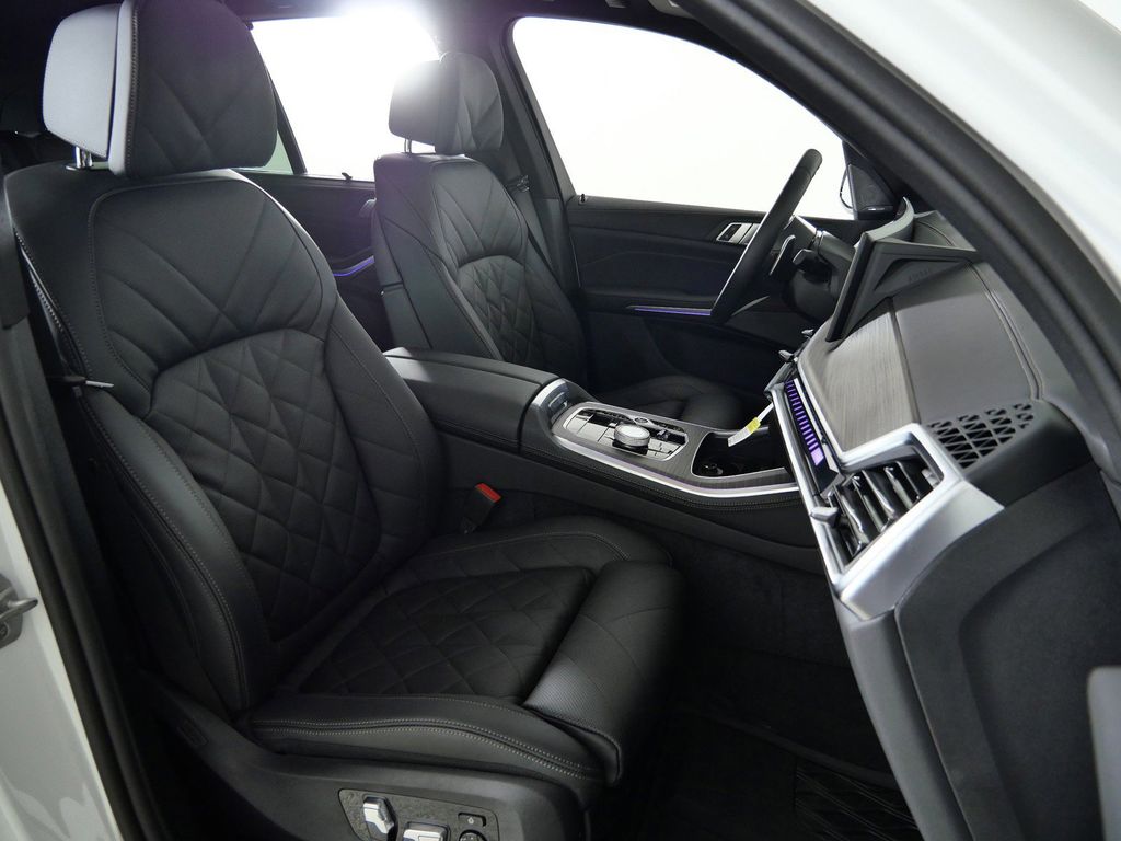 Thumbnail: 2026 BMW X5 - 21