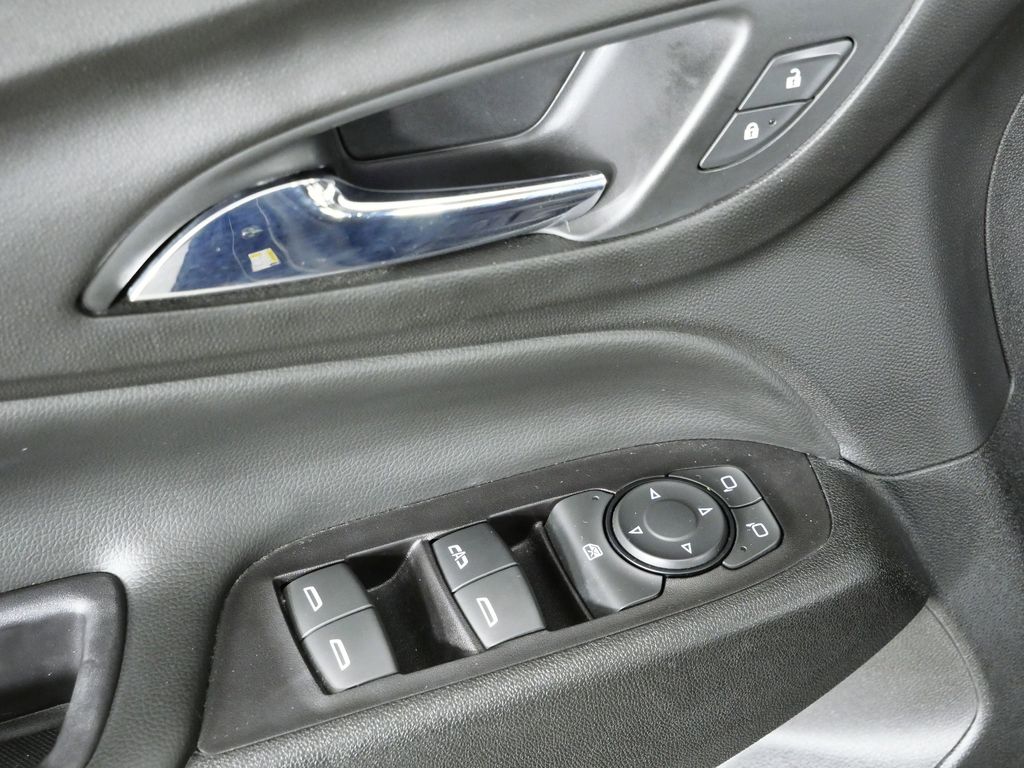 Thumbnail: 2018 Chevrolet Equinox - 34