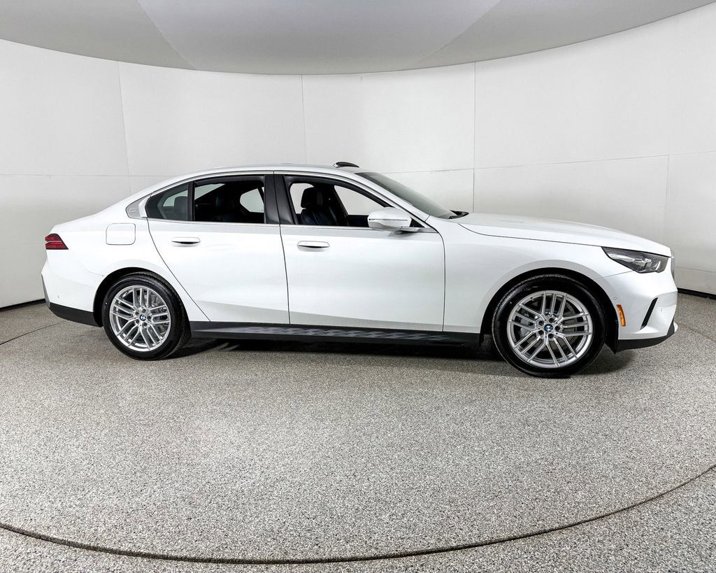 Thumbnail: 2025 BMW 5 Series - 5