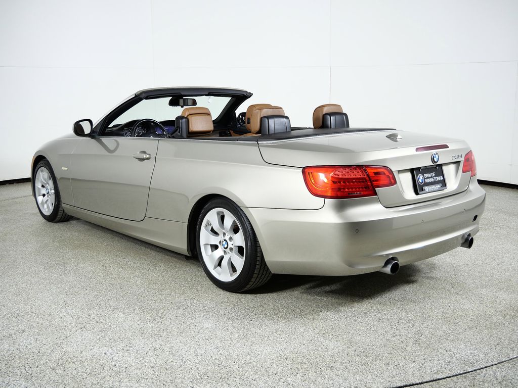 Thumbnail: 2011 BMW 3 Series - 13