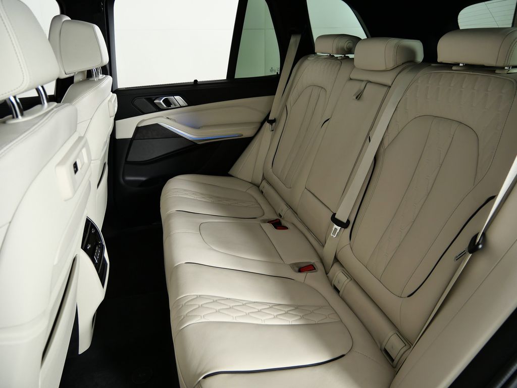 Thumbnail: 2023 BMW X5 - 33