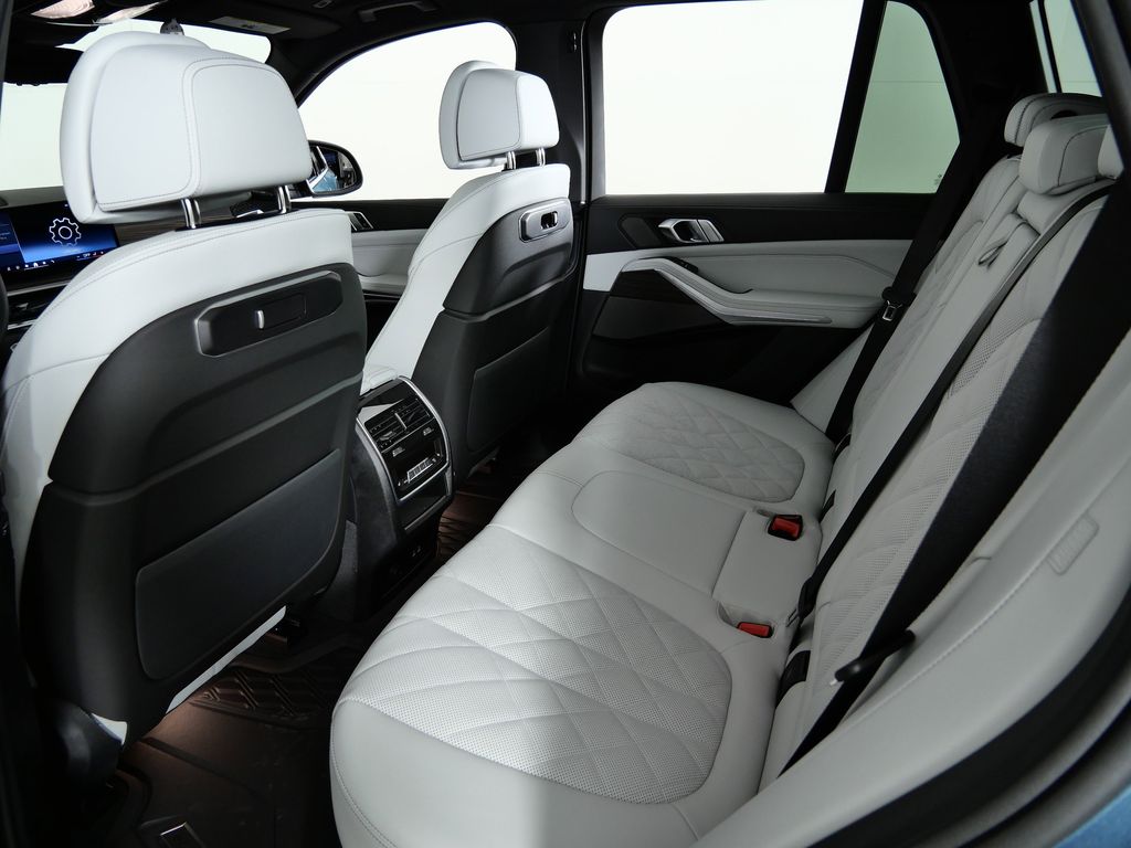 Thumbnail: 2026 BMW X5 - 32