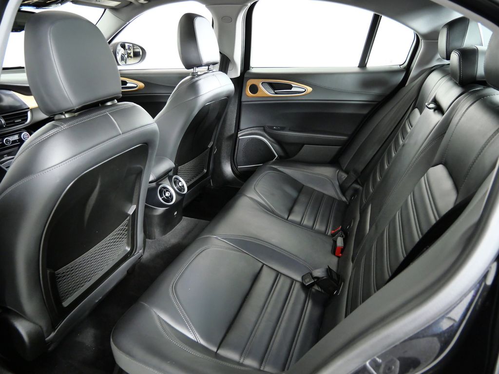 Thumbnail: 2017 Alfa Romeo Giulia - 30