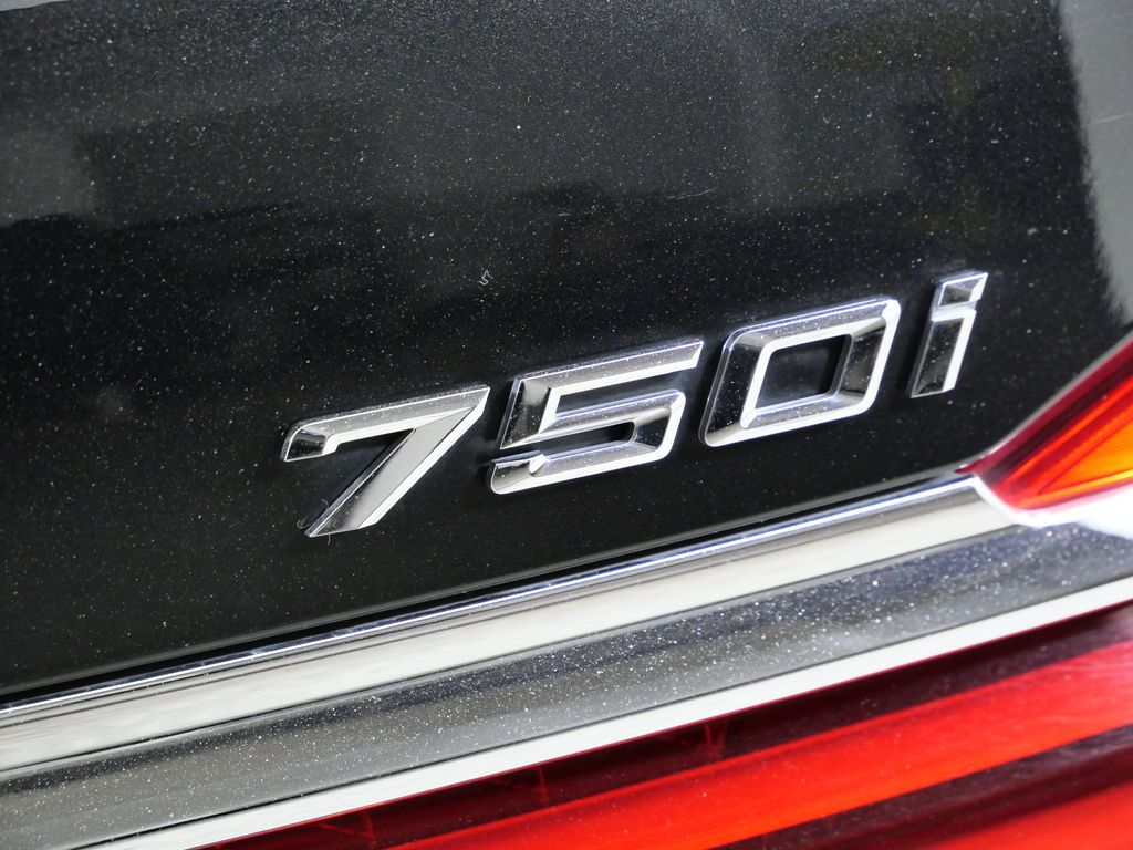 Thumbnail: 2016 BMW 7 Series - 13