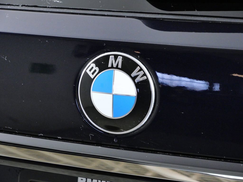 Thumbnail: 2026 BMW X7 - 13