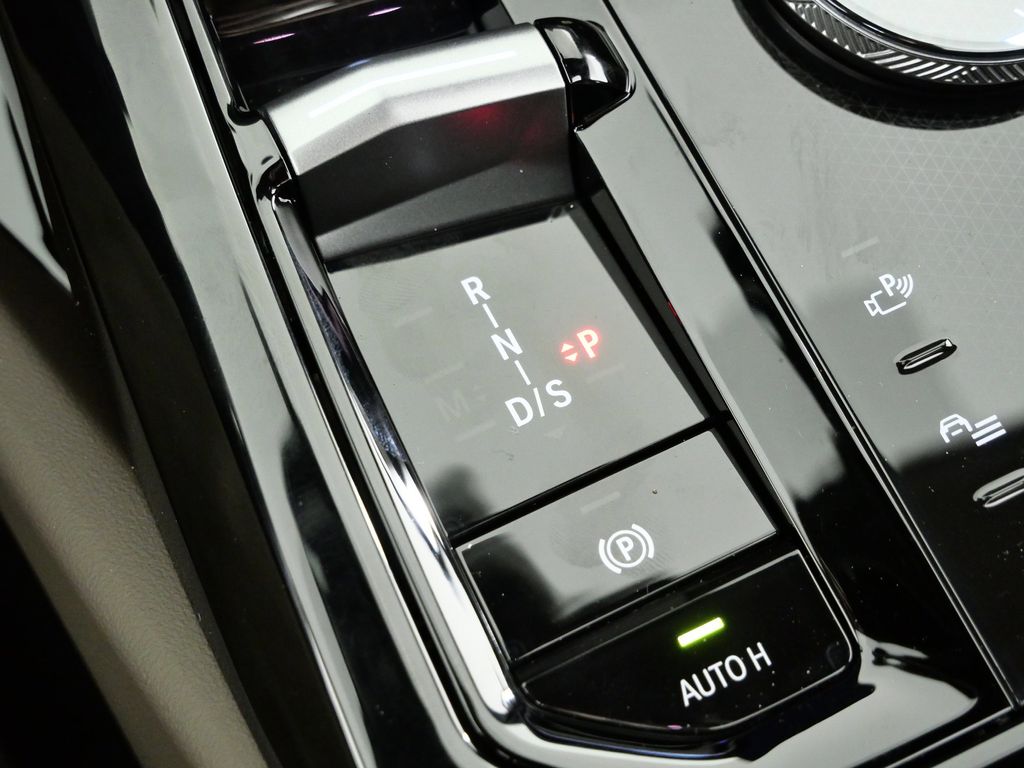 Thumbnail: 2026 BMW 5 Series - 45