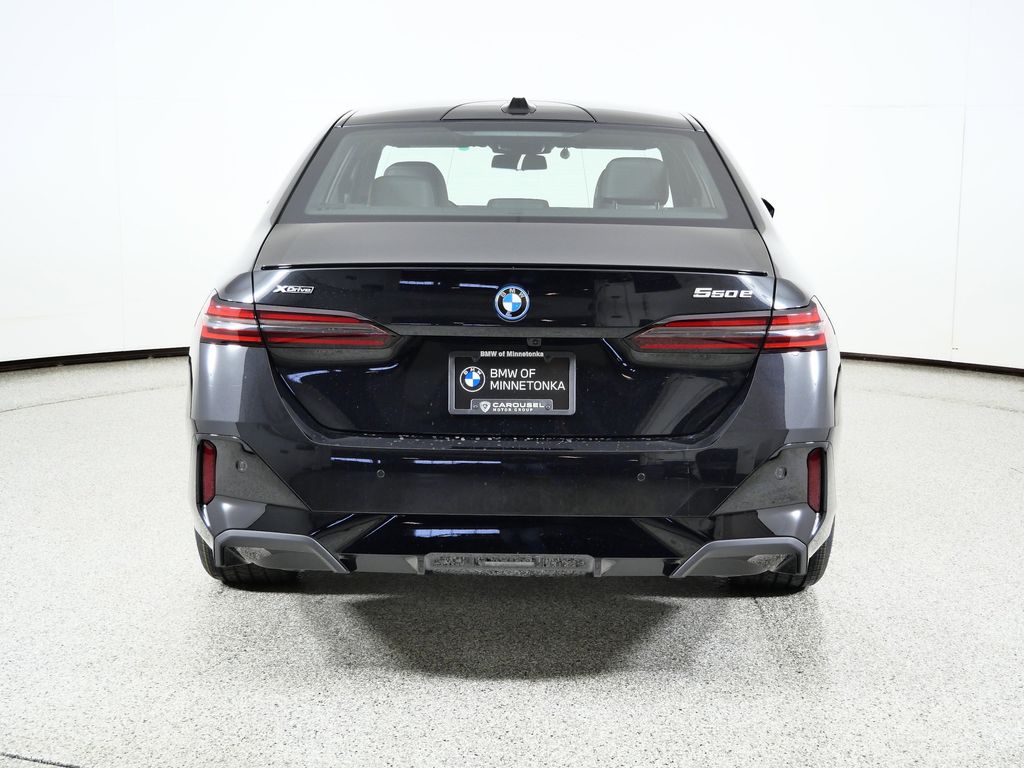 Thumbnail: 2026 BMW 5 Series - 10