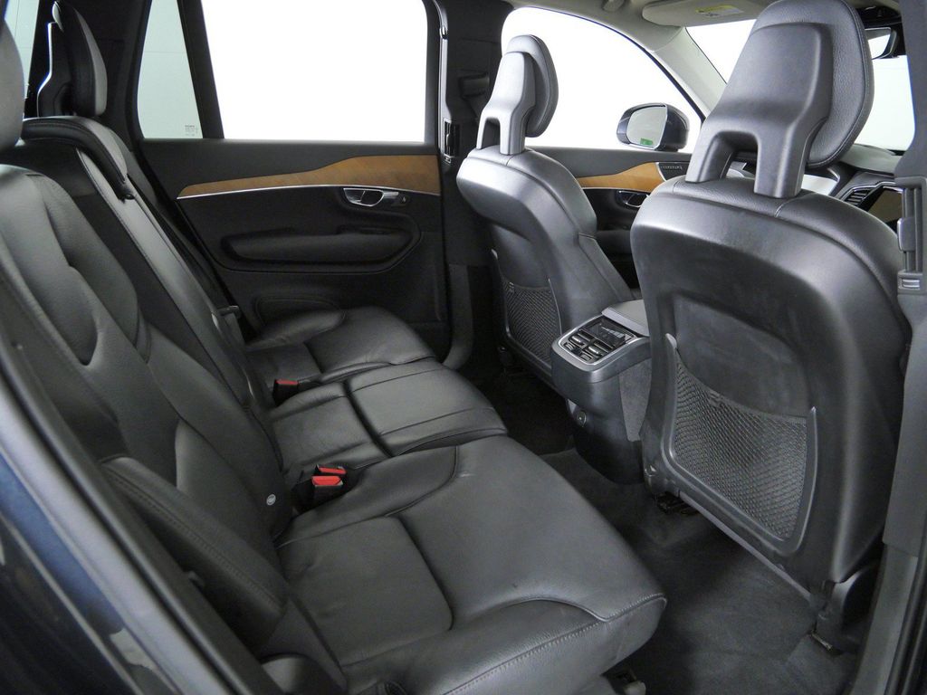 Thumbnail: 2021 Volvo XC90 - 25